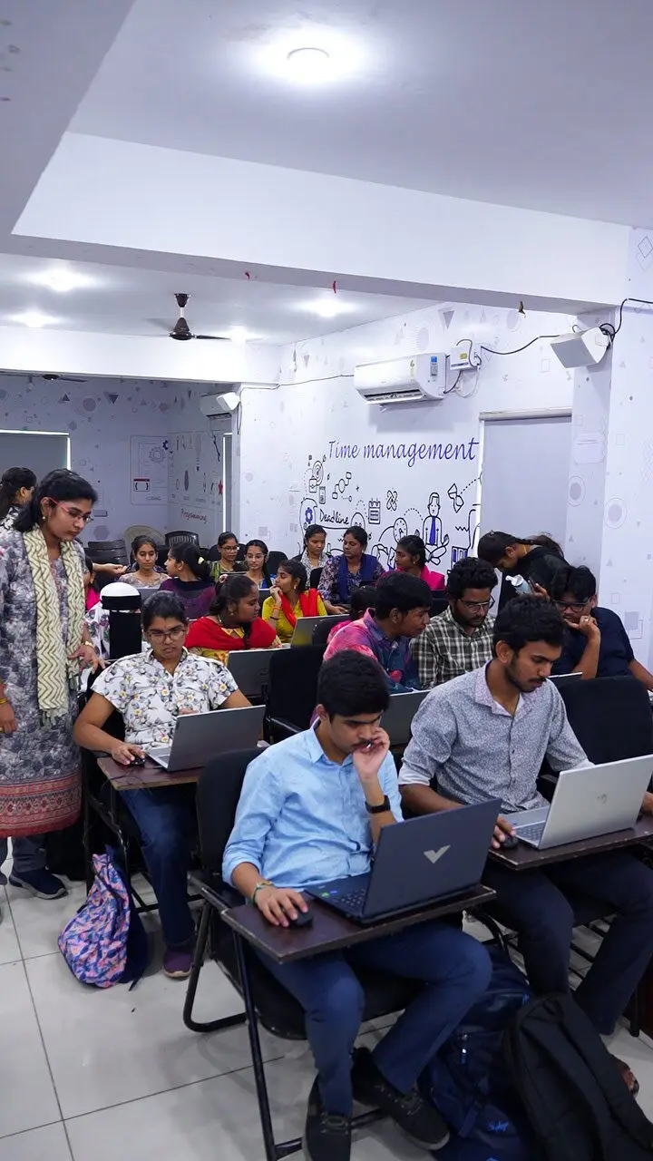 Mentor teaching students